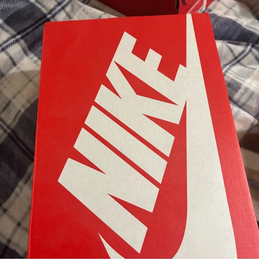 Women’s Nike Air Max Sneakers in near perfect condition - Picture 7 of 7